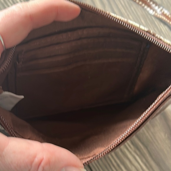 Minicci Brown and Cream Clutch with Snakeskin Pattern and Zipper Closure - Picture 4 of 6